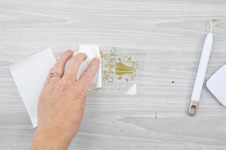 How to Use Transfer Tape  How to use cricut, Transfer tape for vinyl,  Vinyl projects