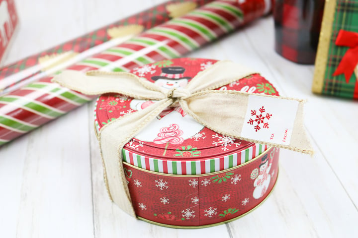 holiday cookie tin gift idea