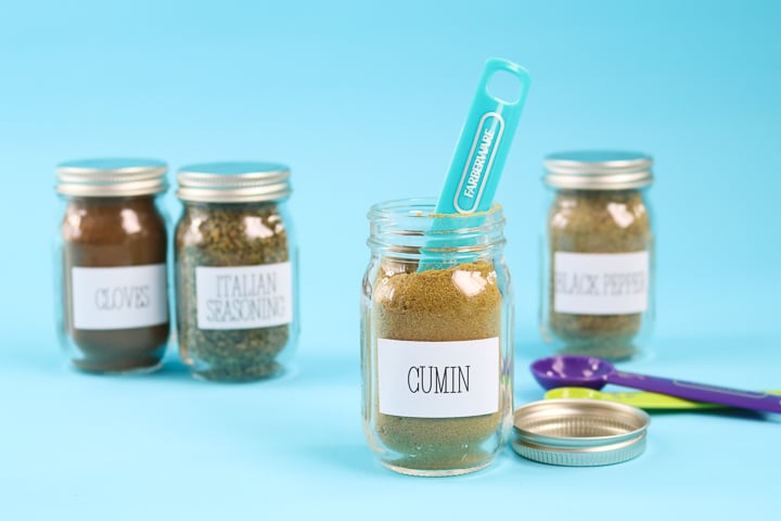Organize your spices cabinet with these printable spice jar labels made with your Cricut machine