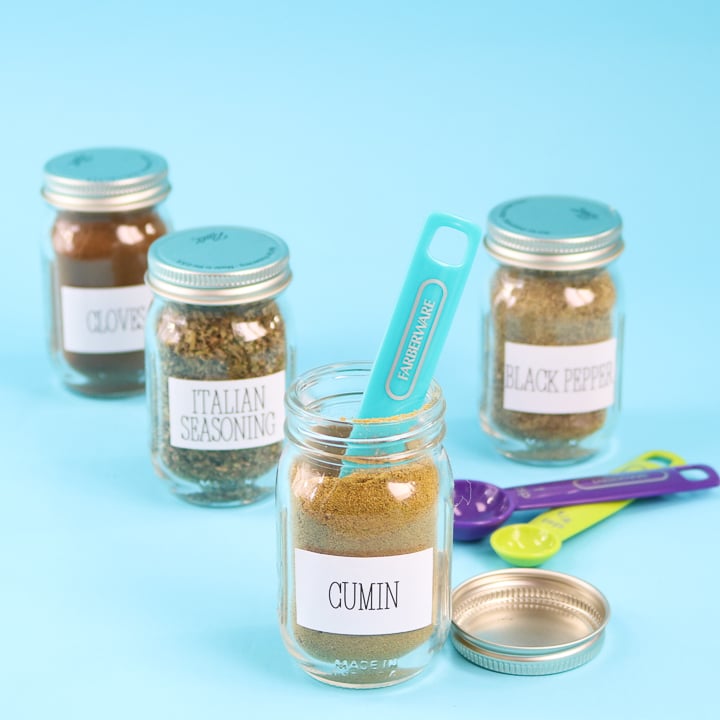 Here's how to make spice jar labels with your cricut to easily organize your spices!