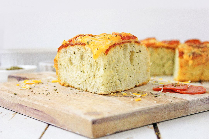 cheese bread with pepperoni