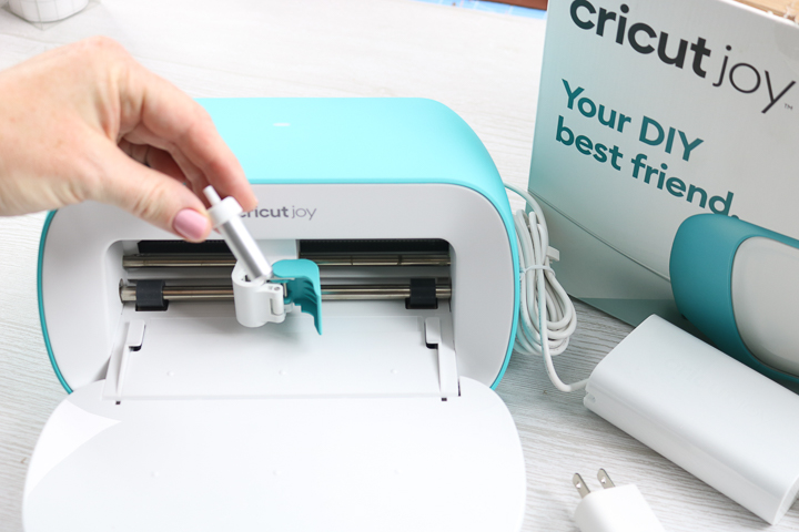 putting in cricut joy blade