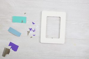 adding vinyl to a photo frame