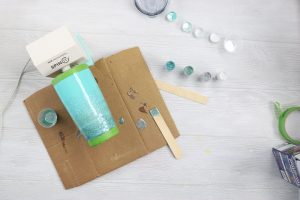 adding glitter to a tumbler