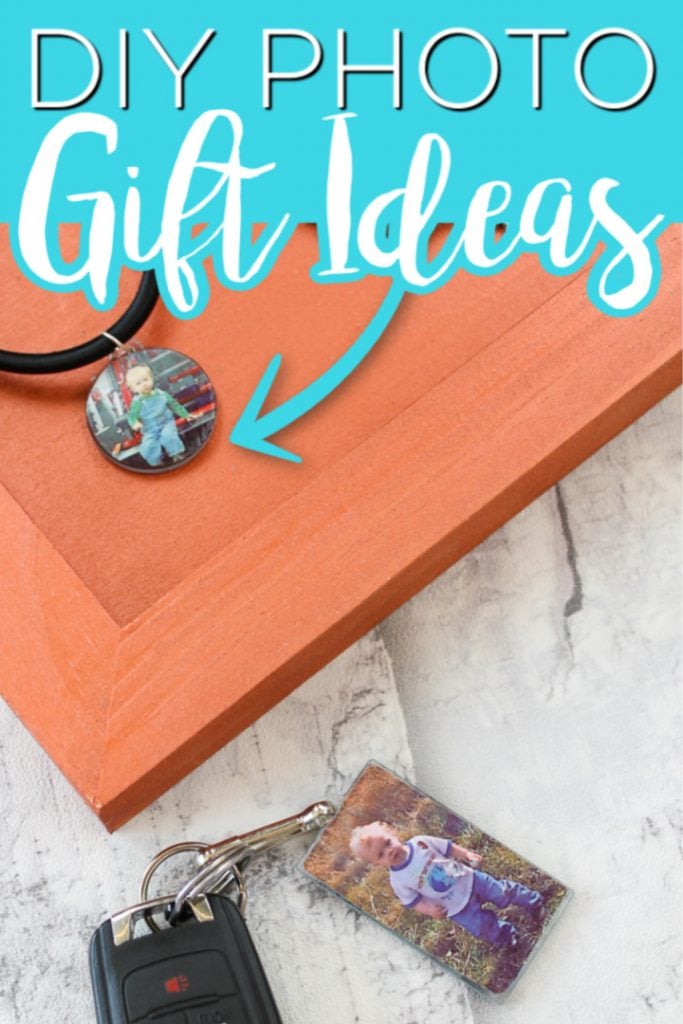 Learn how to make DIY photo gifts that are perfect for mom for Mother's Day! Cute photo keychains as well as jewelry that any mom or grandma would love! #diy #jewelry #modpodge #decoupage #photos #mothersday #mom #giftidea