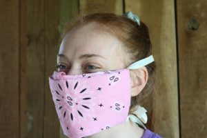how to wear a bandanna as a face mask