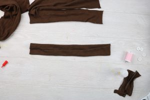 making a no sew headband from a t-shirt