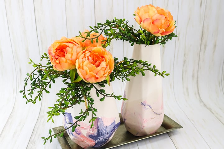 comment marbrer la peinture "class =" wp-image-70391 "srcset =" https://www.thecountrychiccottage.net/wp-content/uploads/2020/04/spray-paint-marbling-7-of-11.jpg 720w, https://www.thecountrychiccottage.net/wp-content/uploads/2020/04/spray-paint-marbling-7-of-11-300x200.jpg 300w, https://www.thecountrychiccottage.net/wp -contenu / uploads / 2020/04 / spray-paint-marbling-7-of-11-610x407.jpg 610w "tailles =" (largeur max: 720px) 100vw, 720px