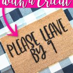Apprenez à faire un paillasson bricolage avec votre machine Cricut et ce tutoriel. Comprend 11 fichiers SVG gratuits à utiliser pour créer vos paillassons personnalisés! #doormat #cricut #cricutcreated #cricutprojects #cricutideas #svg #freesvg #cutfile #freecutfile