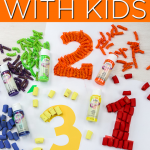 Apprenez à peindre des pâtes pour faire de l'artisanat avec des enfants de façon décoiffée! Cette technique simple vous permettra de faire tous les métiers de pâtes! #pasta #kidscraft #kids #pastacrafts #easycrafts