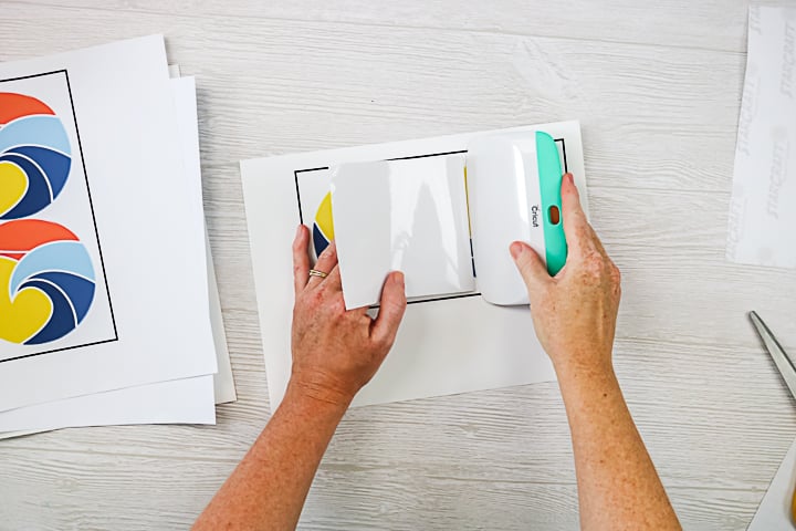 pressing down laminate on printable vinyl