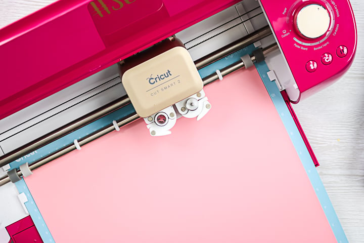 cutting heat transfer vinyl with a cricut