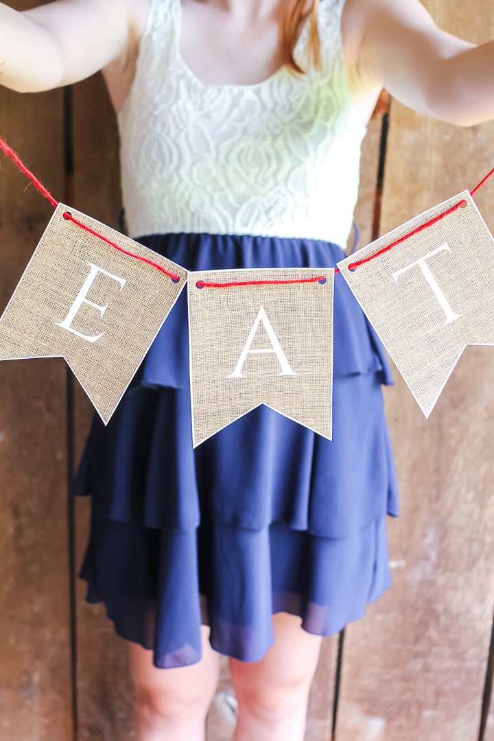 bannière de toile de jute imprimée pour une table de mariage