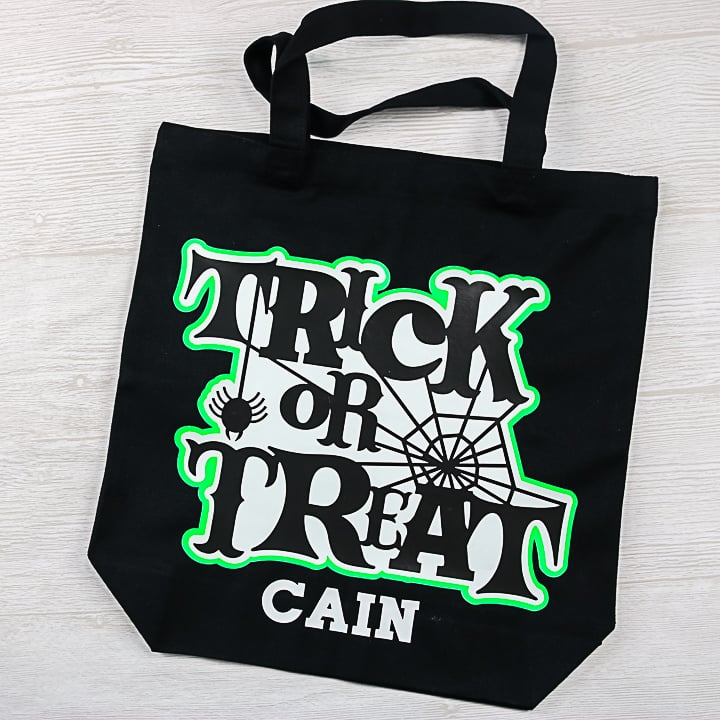 Personalized Trick or Treat Bags - DIY Show Off ™ - DIY Decorating