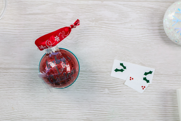 application method for vinyl on a Christmas ornament