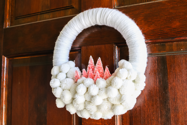 couronne de pompons pour l'hiver