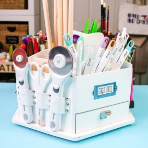 étiquettes en papier sur un cricut