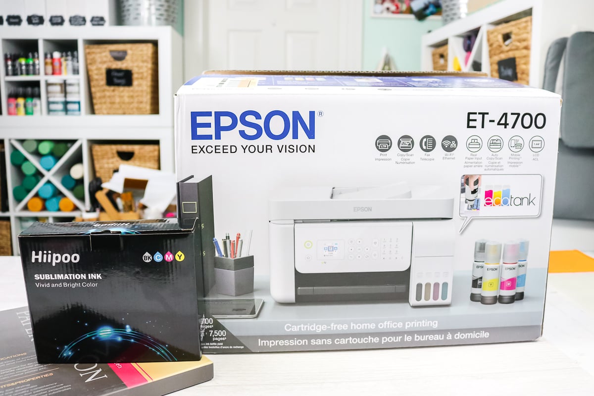 Imprimante epson ecotank et encre de sublimation hiipoo sur une table