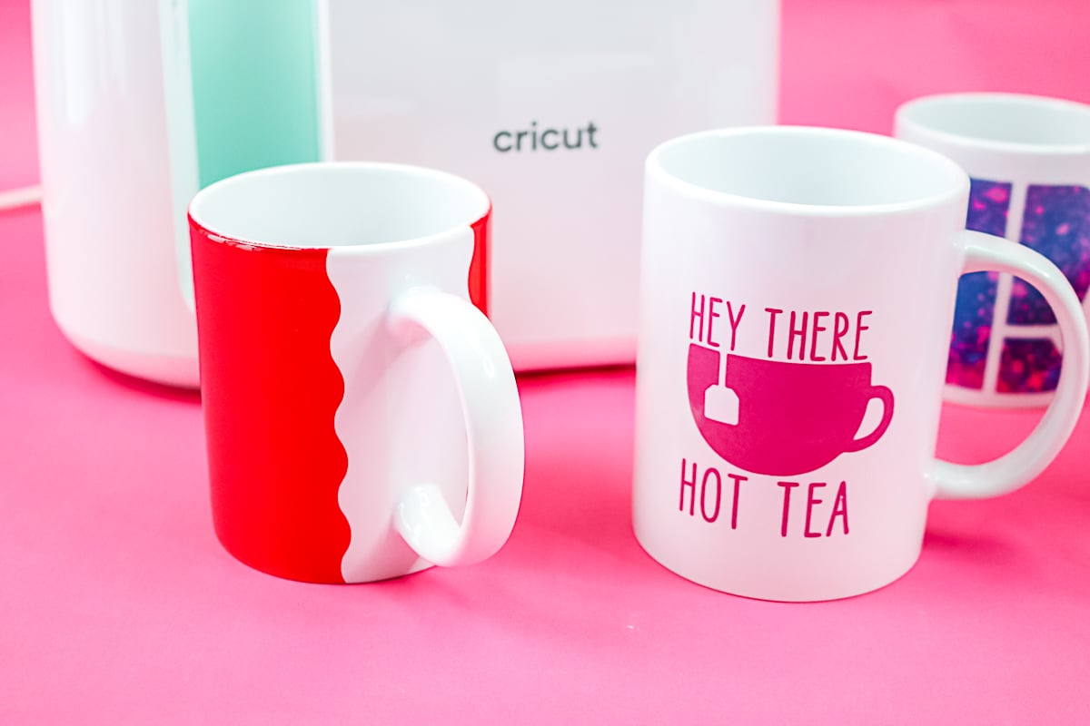 Mug cricut wrap complet sur une table