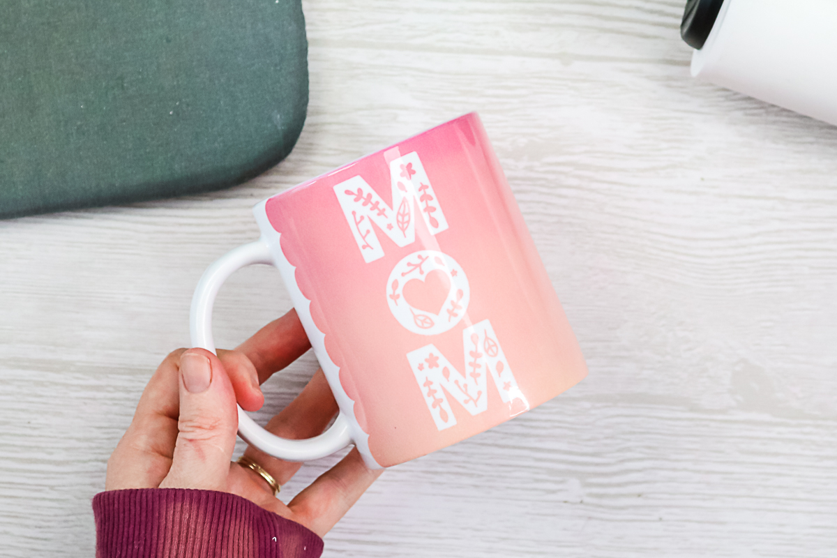 tasse faite dans la presse de tasse de cricut