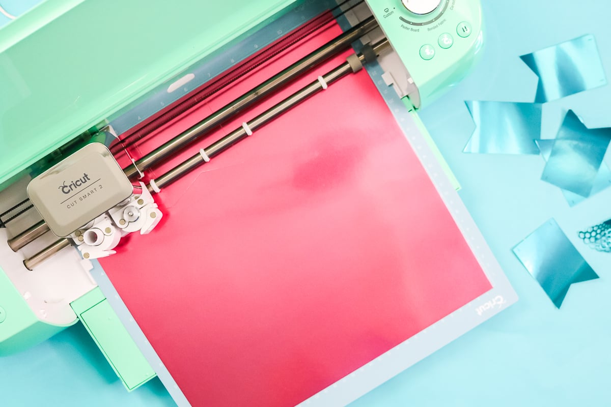 couper du papier d'aluminium avec une machine cricut