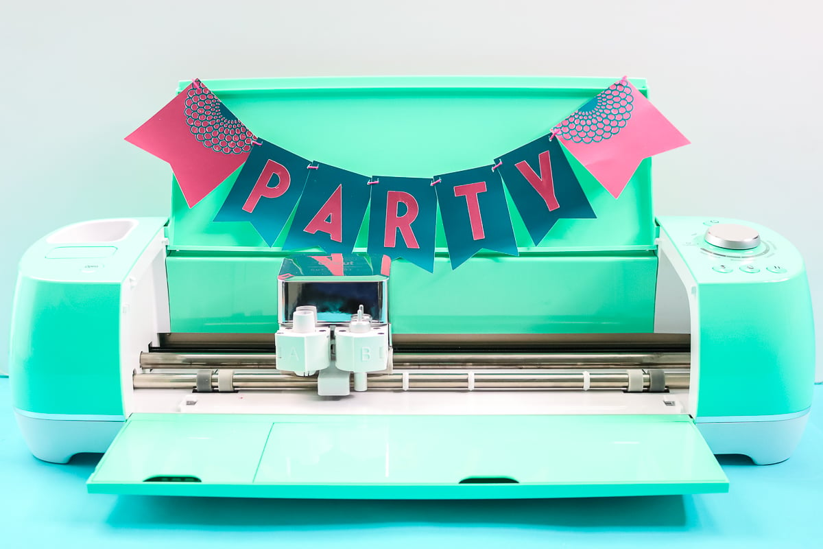 bannière de fête faite sur un cricut