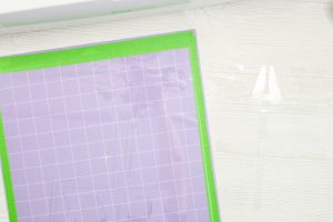 DIY Acrylic Cake Topper with the Cricut Maker - Angie Holden The ...
