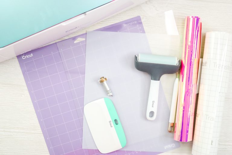 DIY Acrylic Cake Topper with the Cricut Maker - Angie Holden The ...