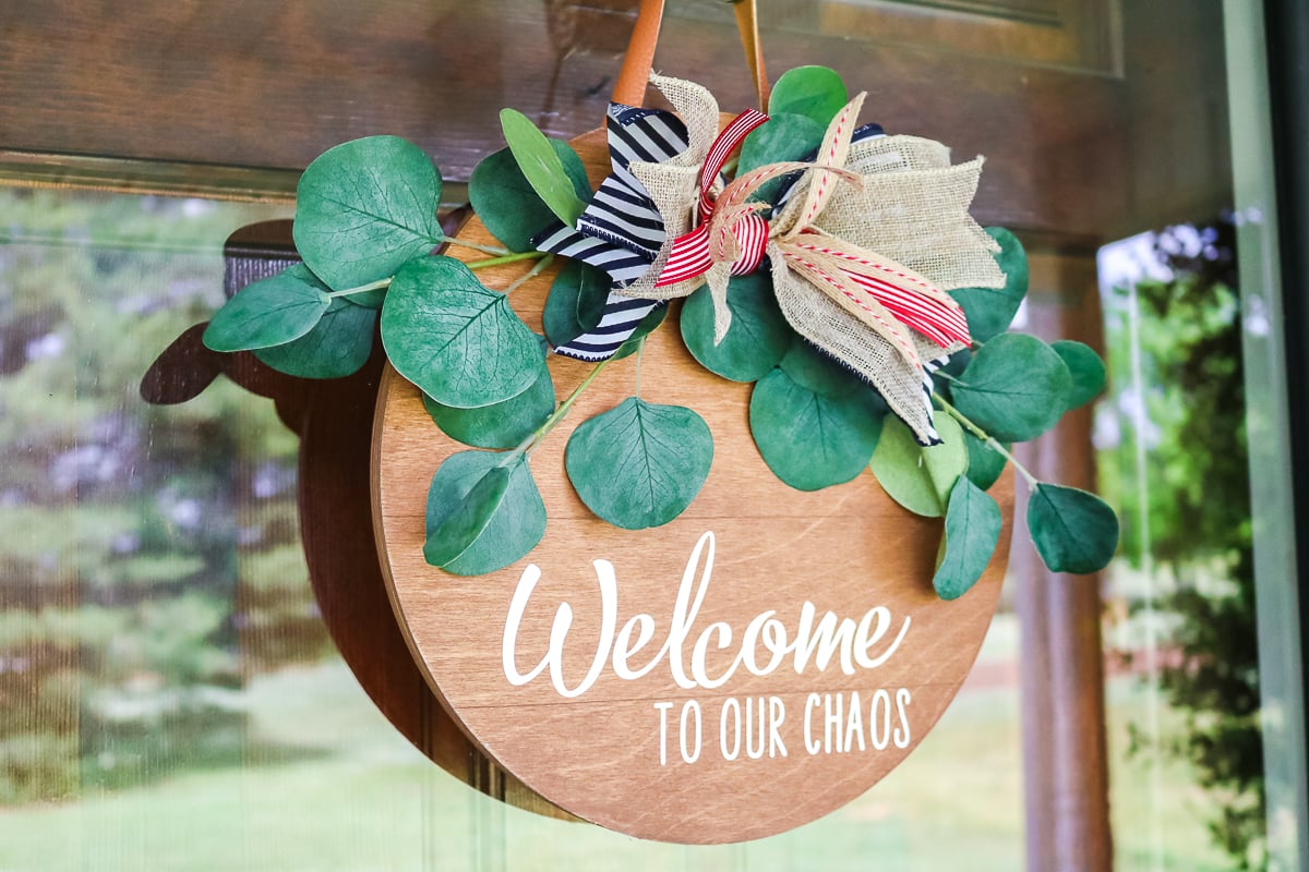 wood round wreath with vinyl