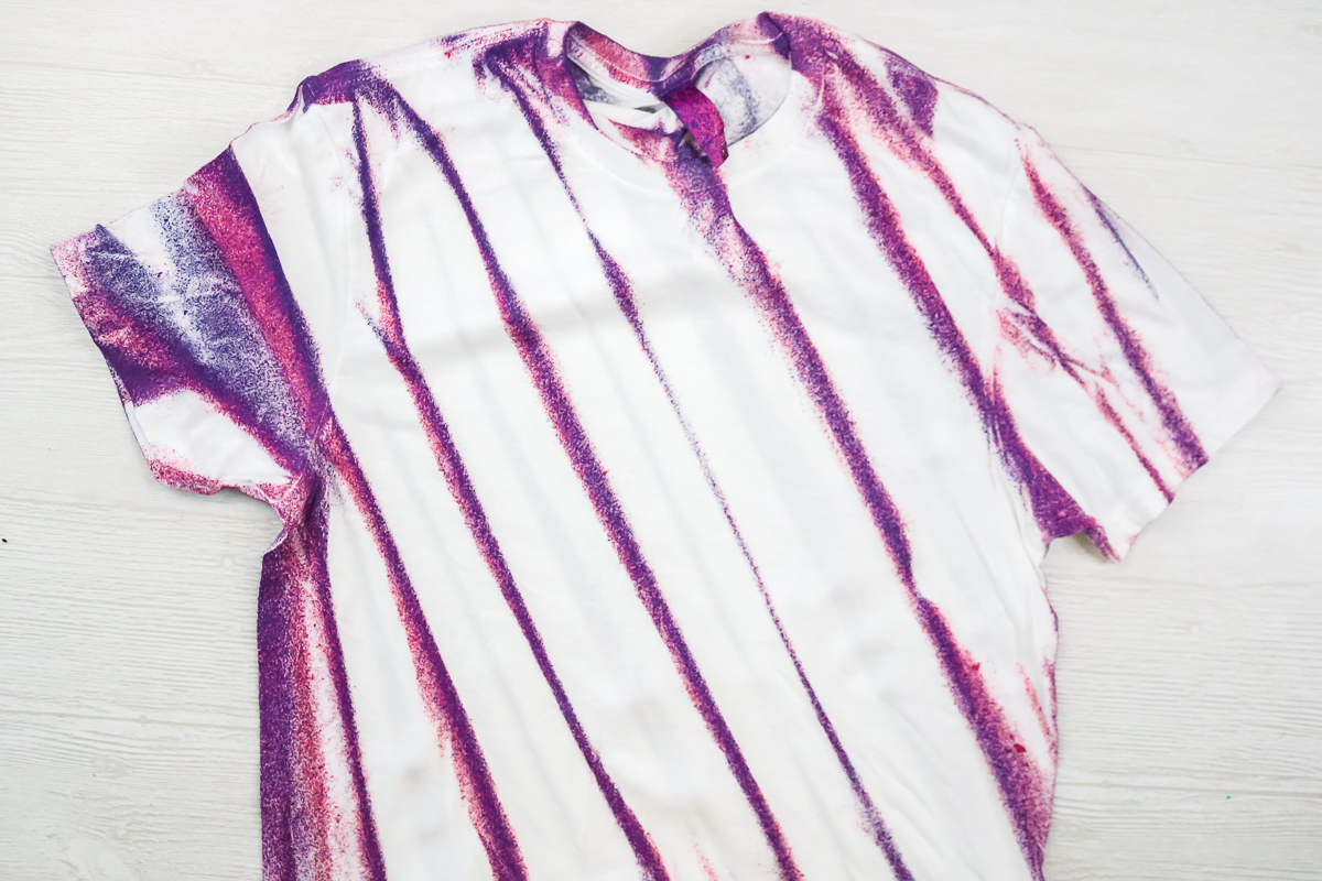 tie dye avec lignes pliées