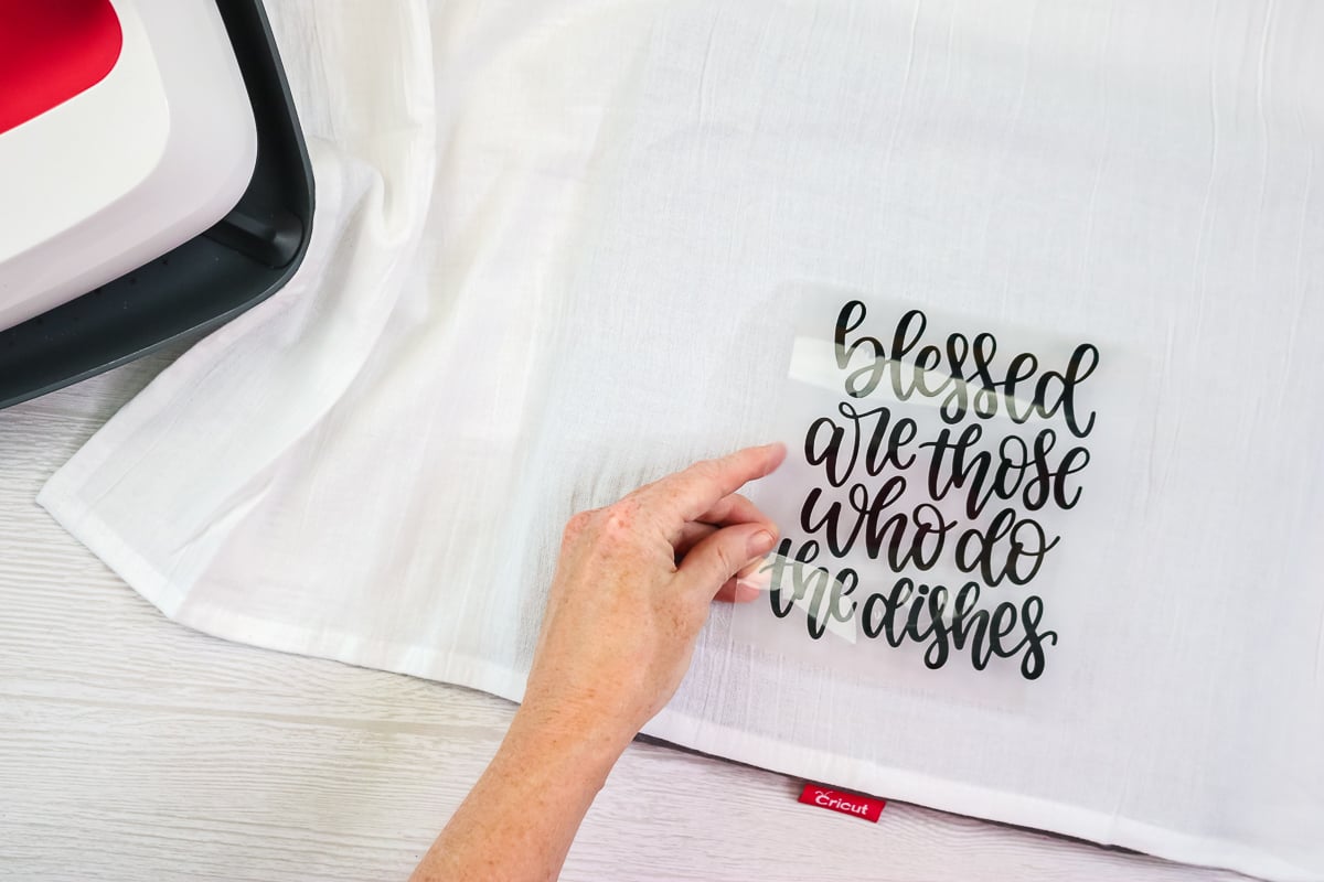 Cricut Kitchen Towels With Heat Transfer Vinyl - P.S. I Love You Crafts