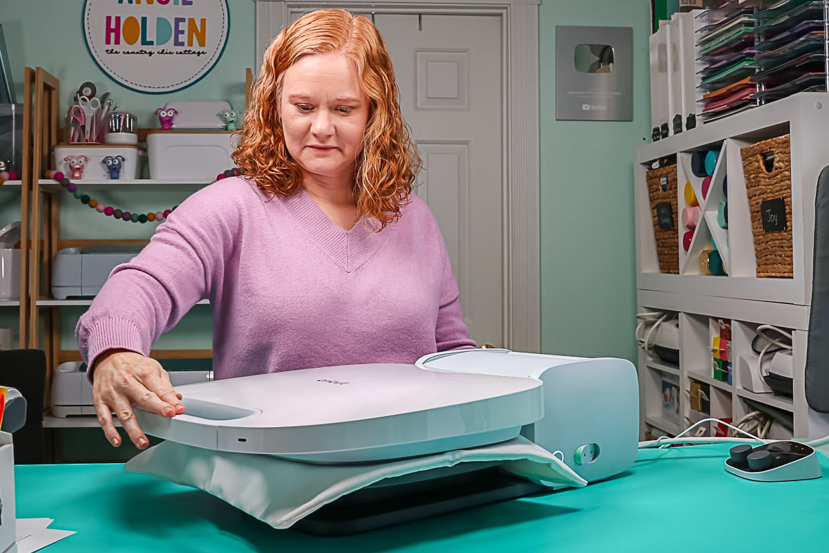 closing a heat press with two fingers