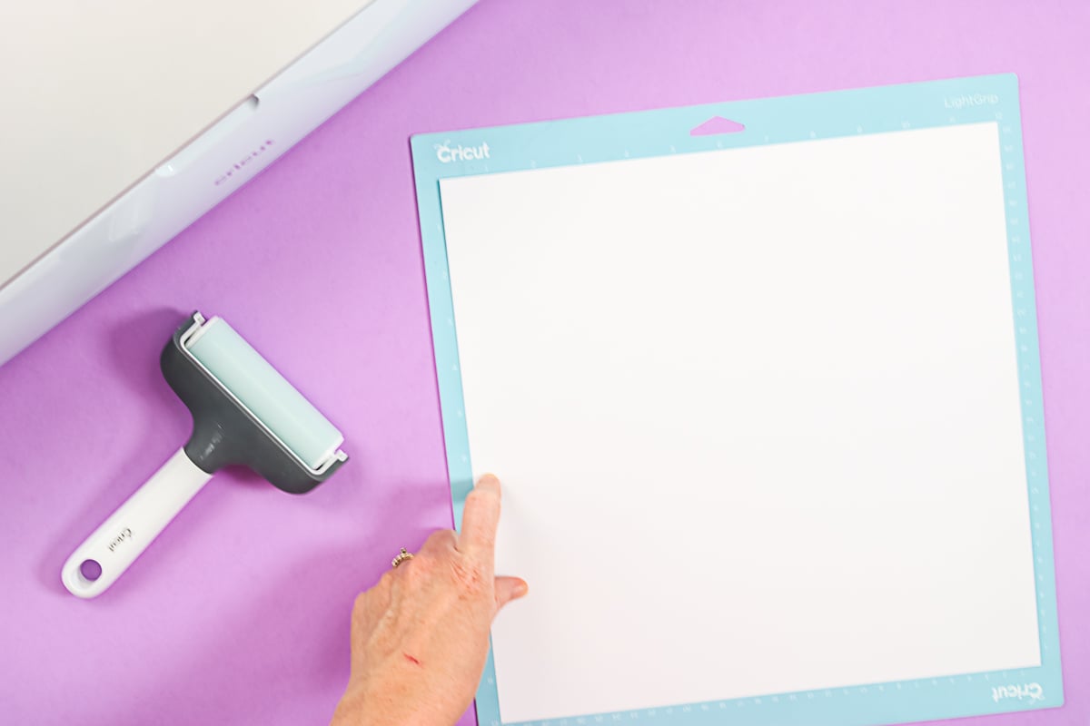 how to put paper on a cricut mat