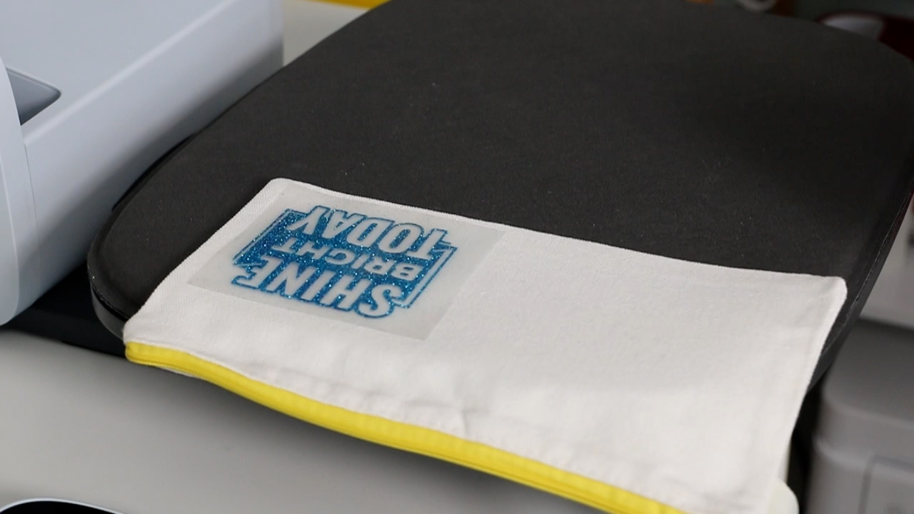 zipper pouch in autopress