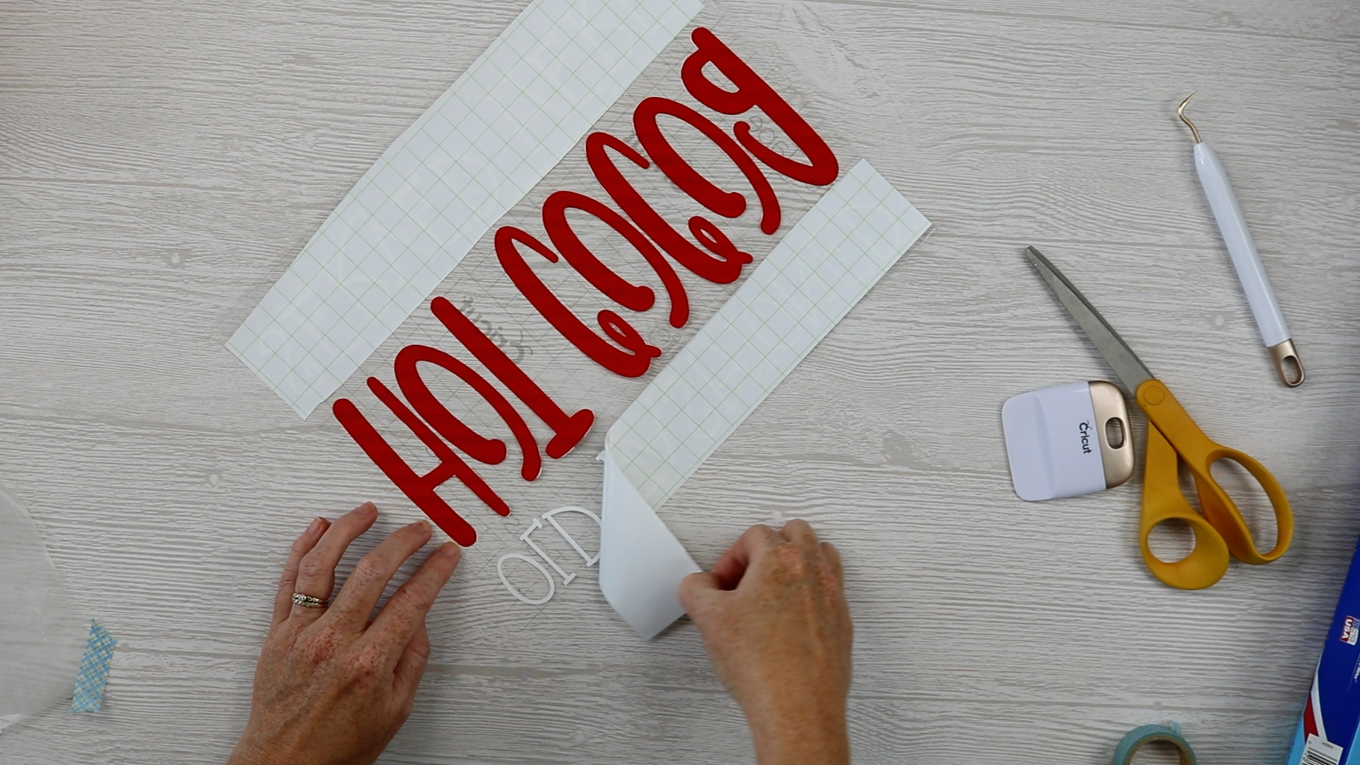 removing backing paper from vinyl