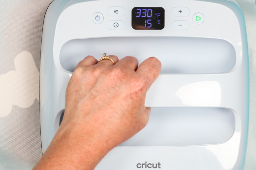 DIY Name Keychains with a Cricut Machine - Angie Holden The Country ...