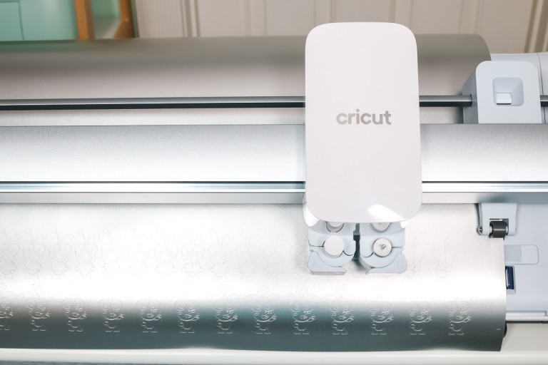 How to Make Cricut Party Favors with Venture Angie Holden The Country