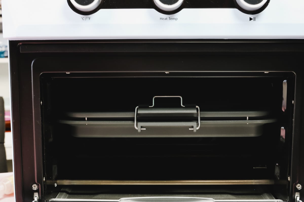 Place vacuum tray in sublimation oven.