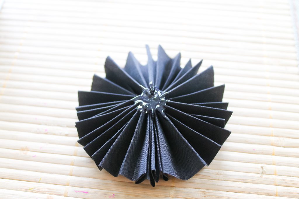 These Father's Day medals are a great craft for kids to help make for Dad. Turn the kids loose on the painting and text while you fold the ribbon and add a pin. Dad will be proud to wear these medals on his big day! Rosette made from ribbon