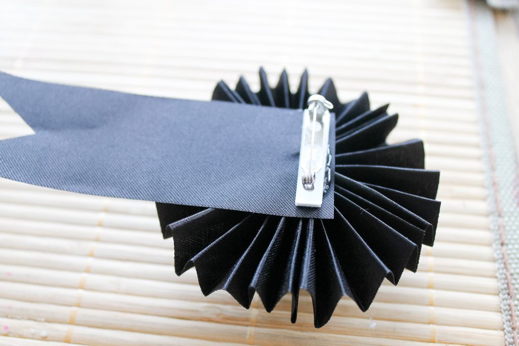 These Father's Day medals are a great craft for kids to help make for Dad. Turn the kids loose on the painting and text while you fold the ribbon and add a pin. Dad will be proud to wear these medals on his big day! Pin backing on medal