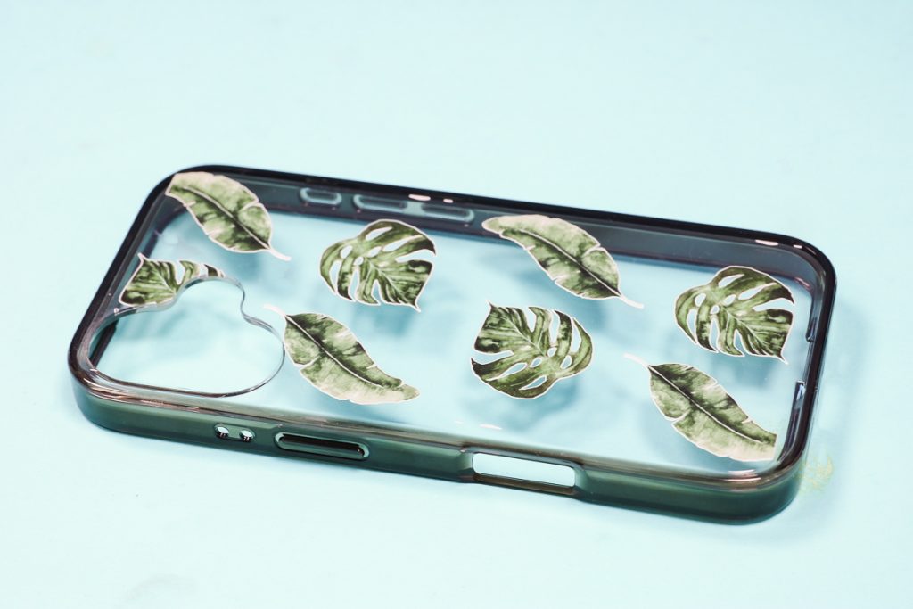 Finished cell phone case.