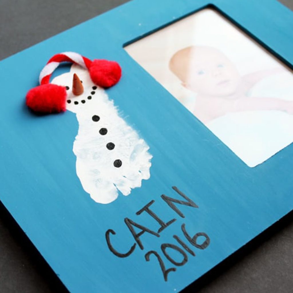 DIY Photo Frame with Footprint Art footprint photo frame