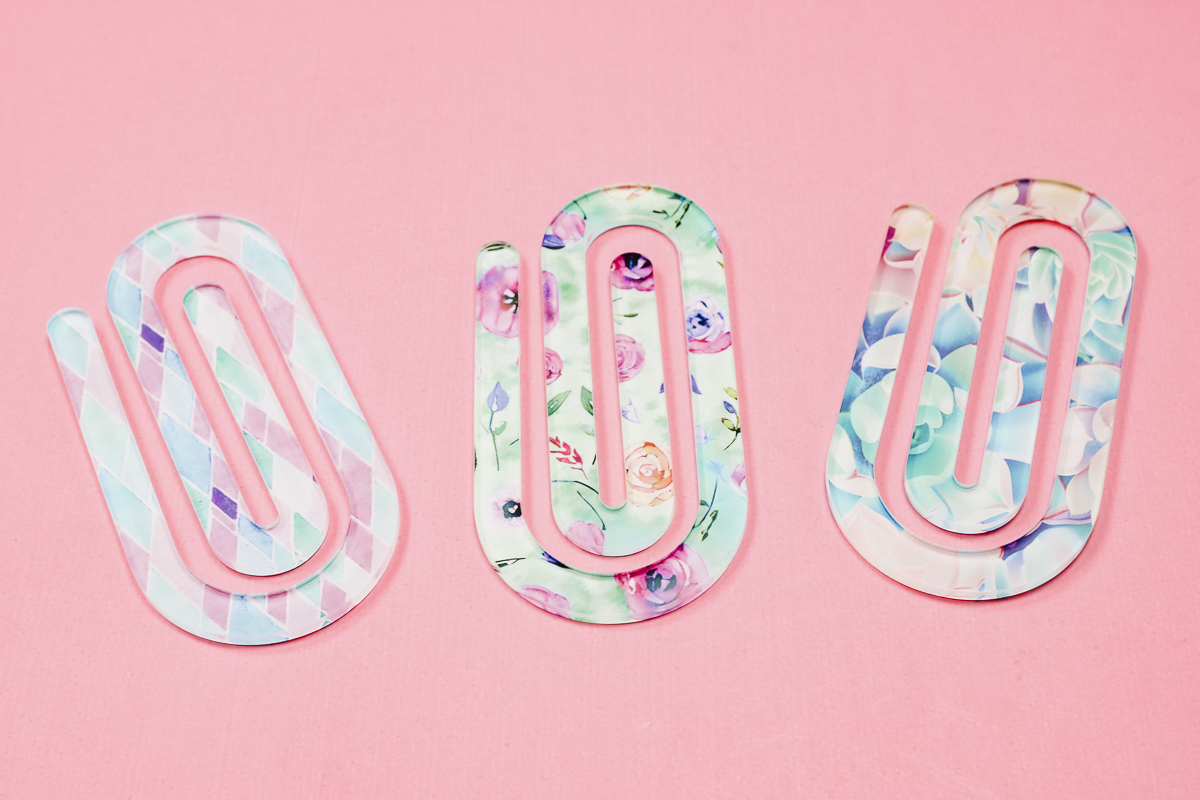 Regular shaped paper clips.