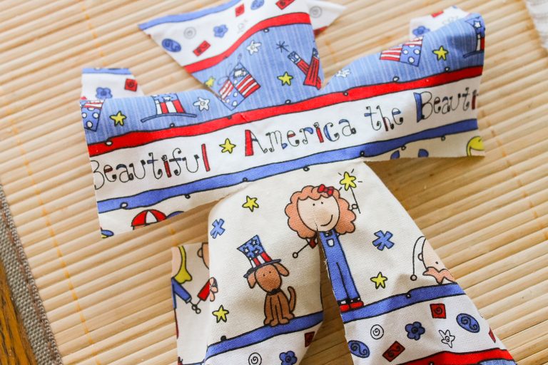 Button and Star Patriotic Garland - Angie Holden The Country Chic Cottage