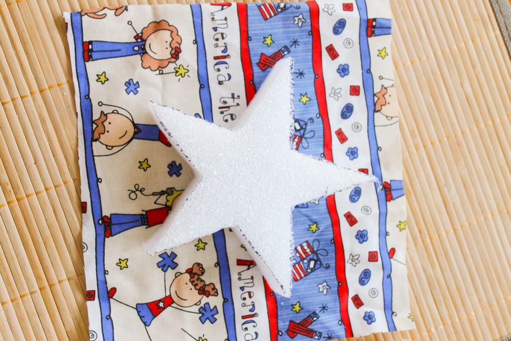 A great buttons and stars garland for your summer or 4th of July decor. Come see how to make this craft with Styrofoam, fabric, and buttons. cut foam in the shape of a star