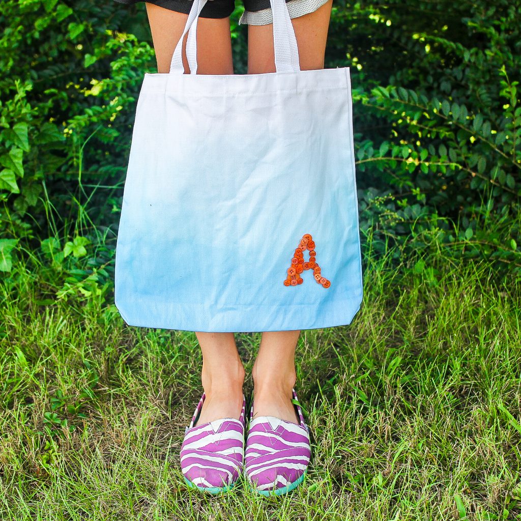A great button monogram tote for back to school. Perfect for the student, teacher, or a special gift for mom to carry herself. Make your own ombre tote in a few simple steps. dyed monogrammed tote
