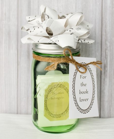 gift tag on a mason jar with bow