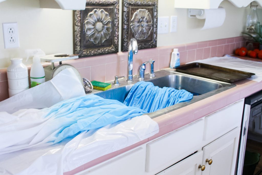 using a kitchen sink to dye the curtains