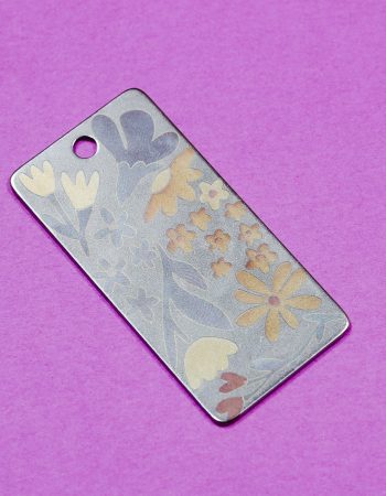 Color metal engraving WeCreat Lumos.