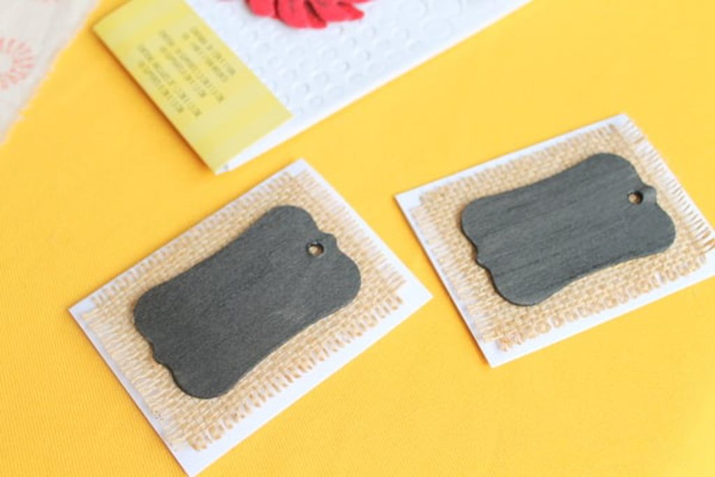 Adding burlap and chalkboard tags to placecards